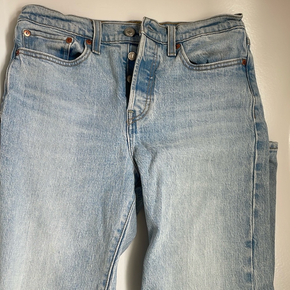 Levi’s wedgie light wash jeans